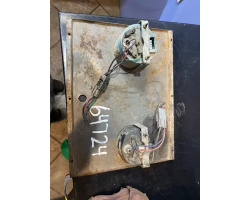 FORD L9000 Instrument Cluster