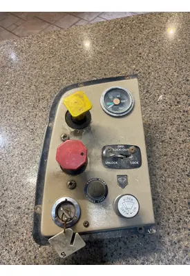 FORD L9000 Instrument Cluster