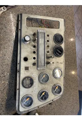 FORD L9000 Instrument Cluster