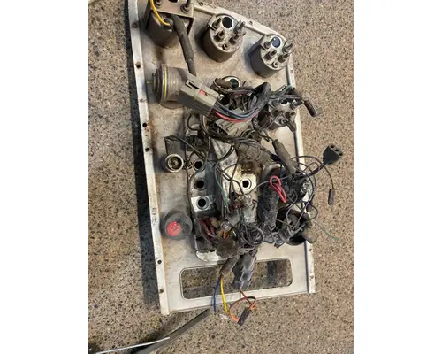 FORD L9000 Instrument Cluster