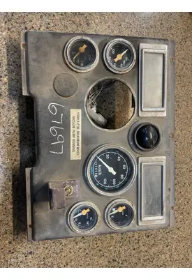 FORD L9000 Instrument Cluster
