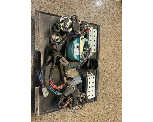FORD L9000 Instrument Cluster