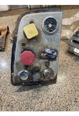 FORD L9000 Instrument Cluster