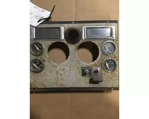 FORD L9000 Instrument Cluster