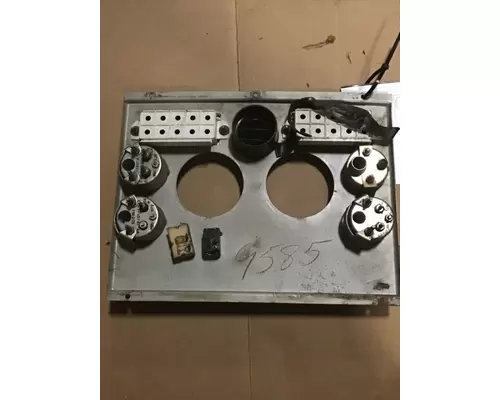 FORD L9000 Instrument Cluster