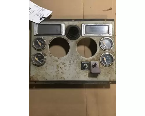 FORD L9000 Instrument Cluster