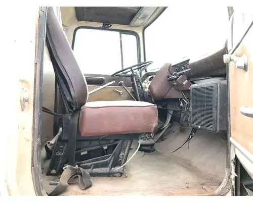 FORD L9000 Seat (non-Suspension)