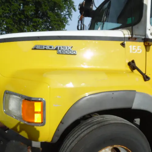 FORD LA9000 HOOD OEM AEROMAX in Wykoff, MN 49433