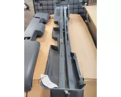 FORD LCF450 BUMPER ASSEMBLY, FRONT