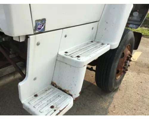 FORD LNT9000 CAB STEP