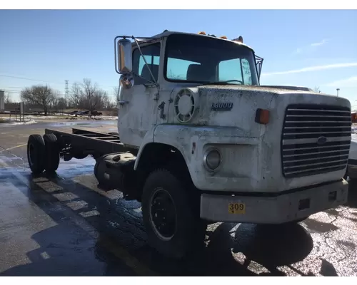 FORD LS8000 WHOLE TRUCK FOR PARTS