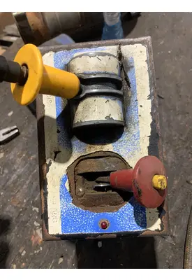 FORD LT9522 LOUISVILLE 122 PTO/PTO Controls