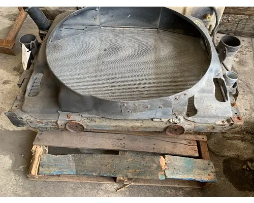 FORD LT9522 LOUISVILLE 122 Radiator