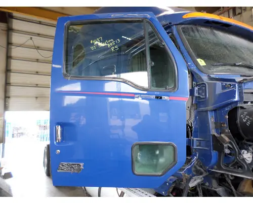 FORD LT9522 DOOR ASSEMBLY, FRONT