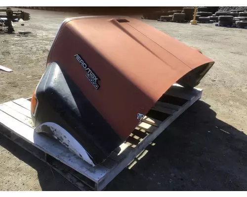 FORD LTA9000 AEROMAX Hood