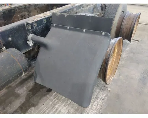 FORD LTL9000 FENDER, QUARTERHALF REAR