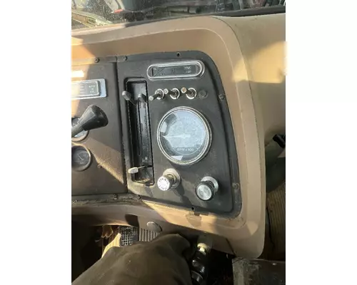 FORD LTS8000 Cab Mount