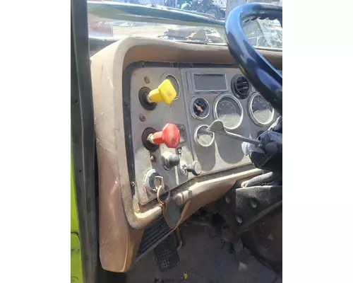 FORD LTS9000 Cab Mount