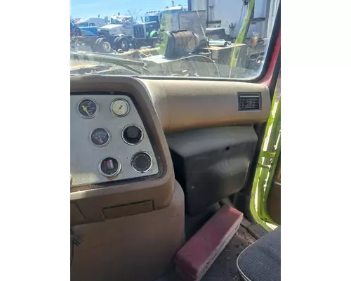 FORD LTS9000 Cab Mount