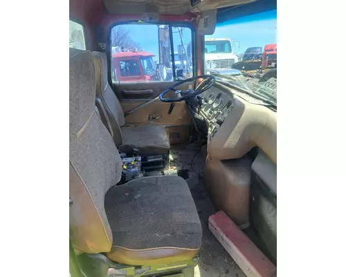 FORD LTS9000 Cab Mount