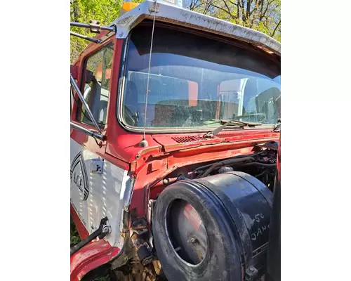 FORD LTS9000 Cab Mount