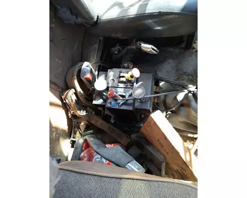 FORD LTS9000 Cab Mount