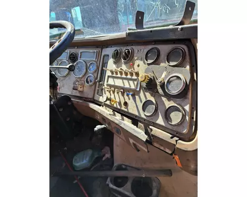 FORD LTS9000 Cab Mount