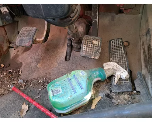 FORD LTS9000 Cab Mount