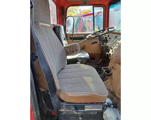 FORD LTS9000 Cab Mount