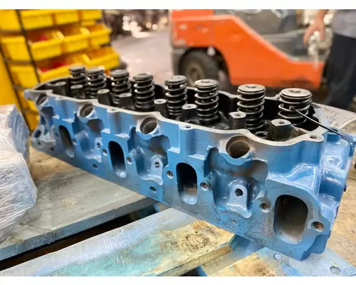 FORD  Cylinder Head