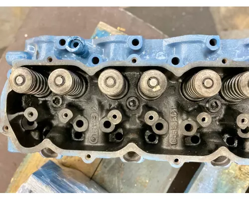 FORD  Cylinder Head