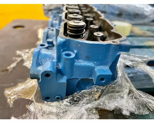 FORD  Cylinder Head