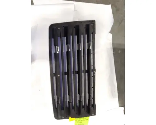 FREIGHTLINER 108 SD GRILLE
