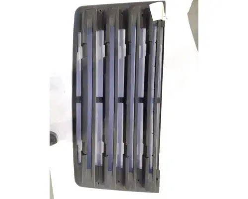 FREIGHTLINER 108 SD GRILLE