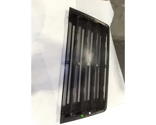 FREIGHTLINER 108 SD GRILLE