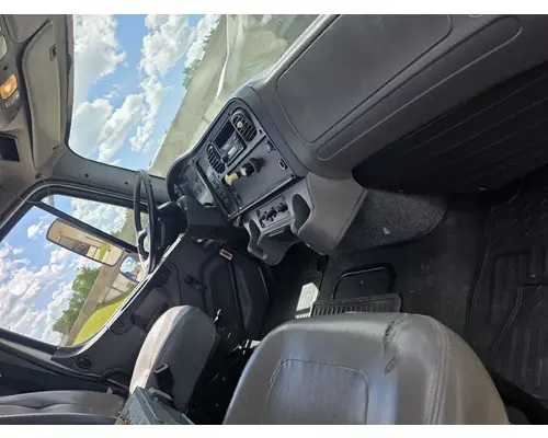 FREIGHTLINER 114 SD Complete Vehicle