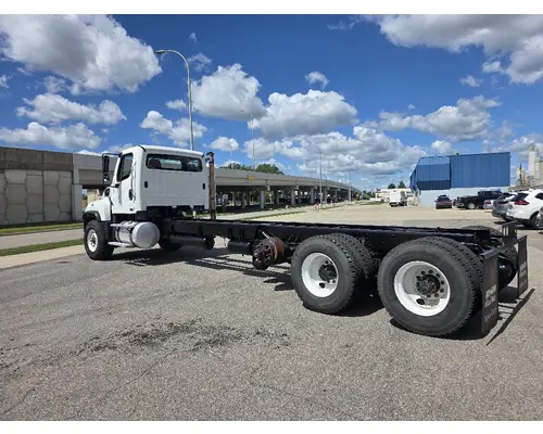 FREIGHTLINER 114 SD Complete Vehicle