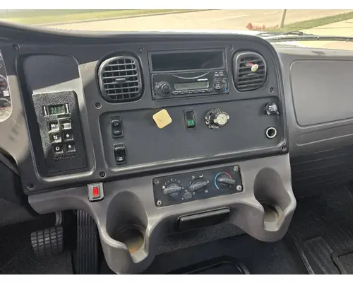 FREIGHTLINER 114 SD Complete Vehicle