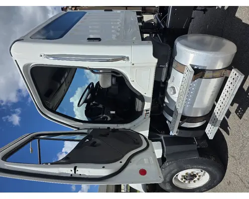 FREIGHTLINER 114 SD Complete Vehicle