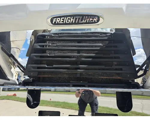FREIGHTLINER 114 SD Complete Vehicle