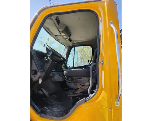 FREIGHTLINER 114SD Complete Vehicle