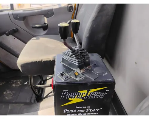 FREIGHTLINER 114SD Complete Vehicle