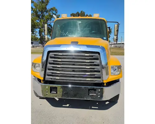 FREIGHTLINER 114SD Complete Vehicle