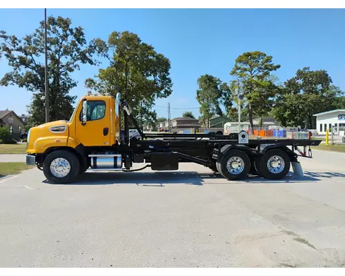 FREIGHTLINER 114SD Complete Vehicle