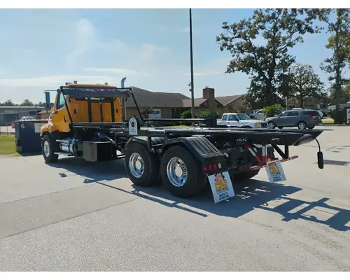 FREIGHTLINER 114SD Complete Vehicle