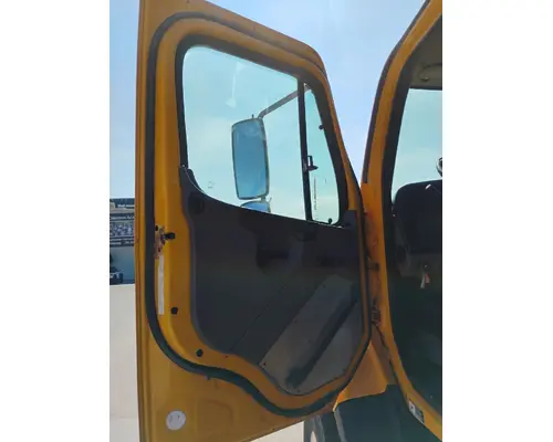 FREIGHTLINER 114SD Complete Vehicle