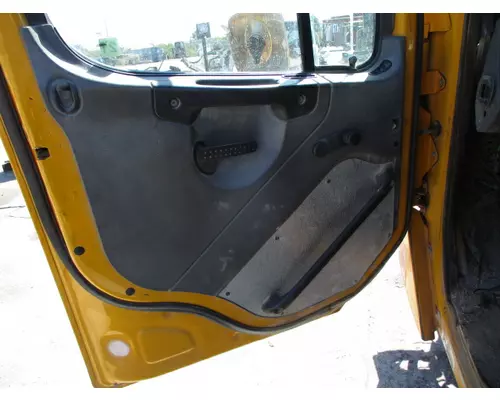 FREIGHTLINER 114SD DOOR ASSEMBLY, FRONT