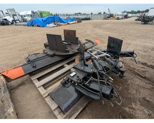 FREIGHTLINER 114SD Equipment (Mounted)