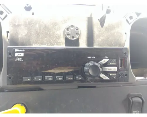 FREIGHTLINER 114SD RADIO AMFMBLUETOOTH