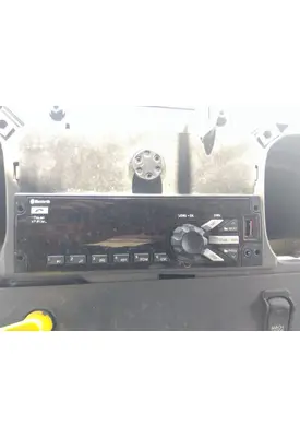 FREIGHTLINER 114SD RADIO AM/FM/BLUETOOTH